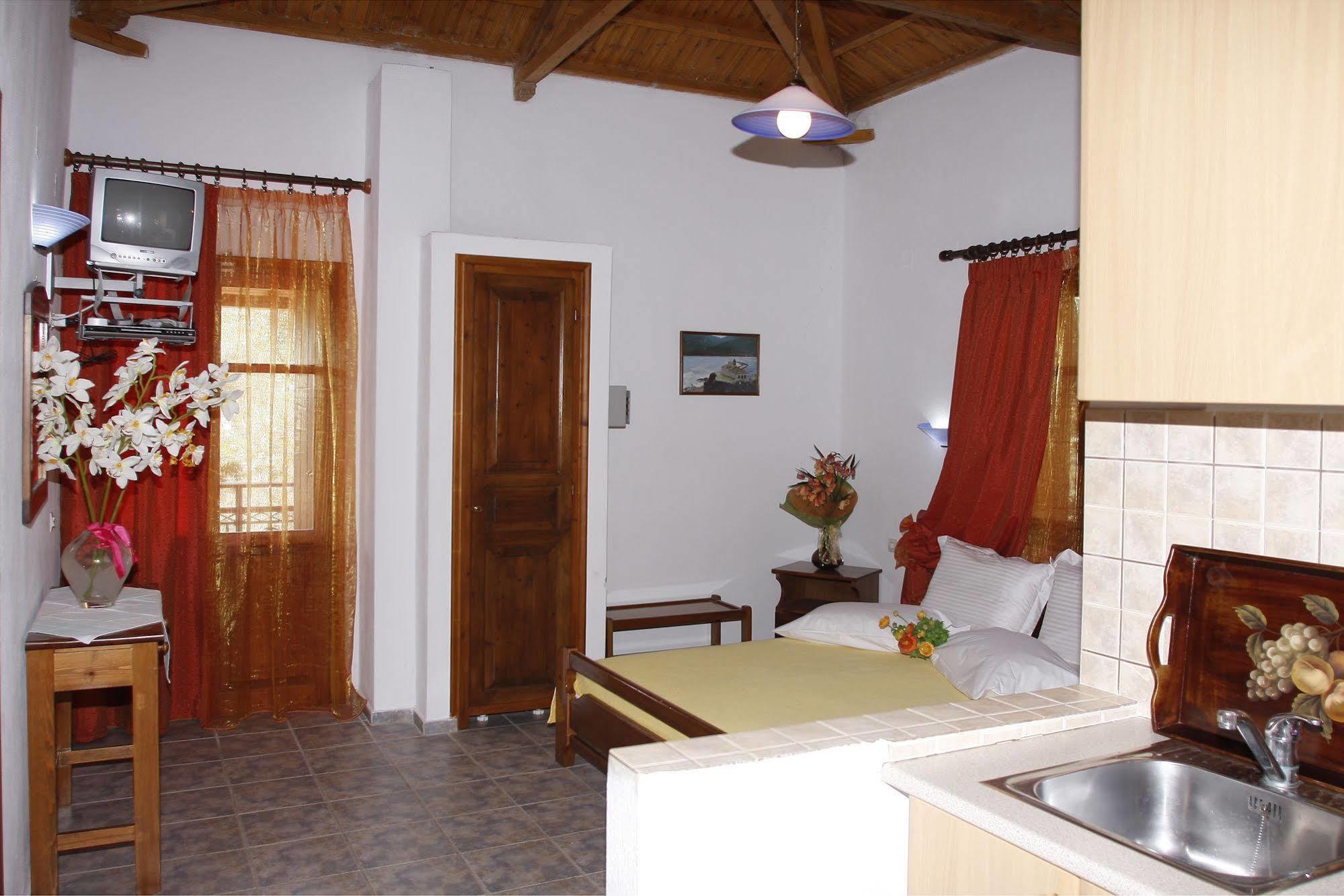 Artemis Bungalows Stafylos Exterior photo