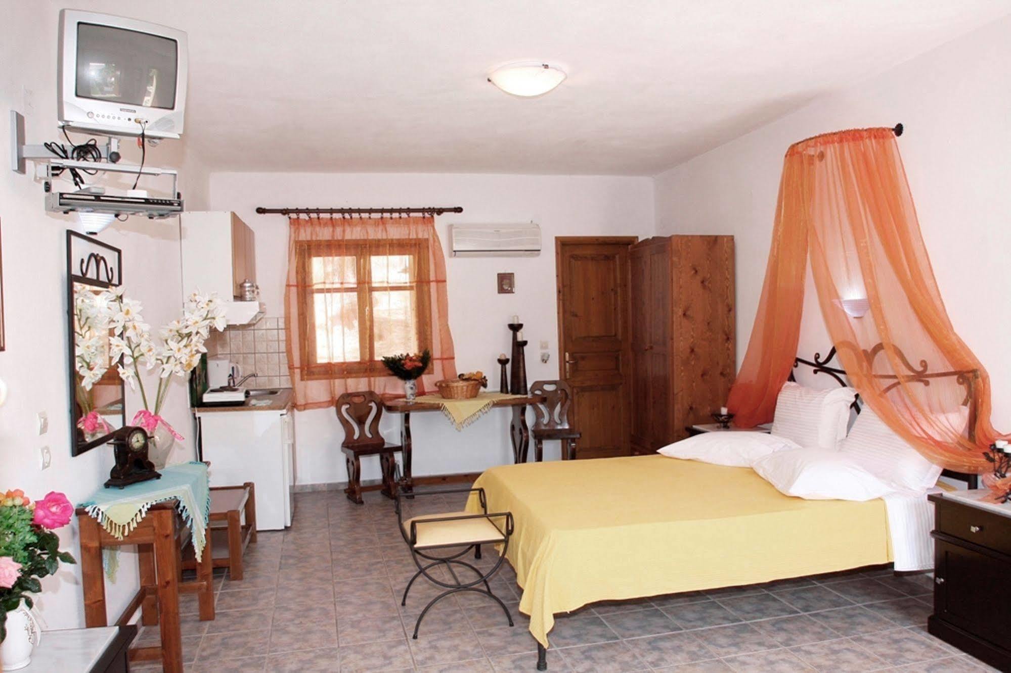 Artemis Bungalows Stafylos Exterior photo