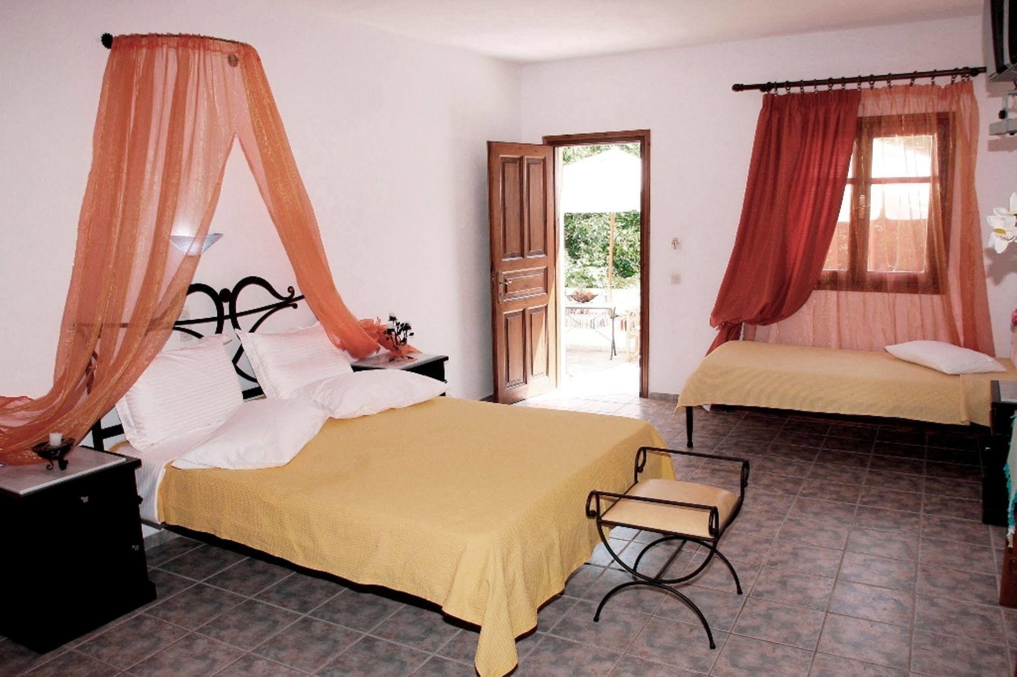 Artemis Bungalows Stafylos Exterior photo